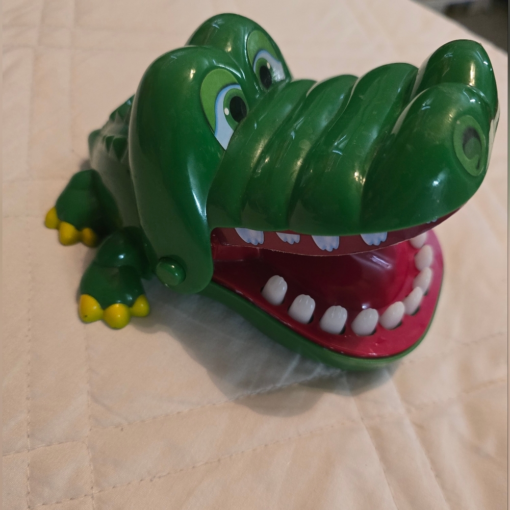 Crocodile Teeth Toys Game for Kids, Crocodile Biting Finger 1-Green Crocodile